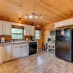 Albrightsville Log Cabin With Hot Tub And Fire Pit!