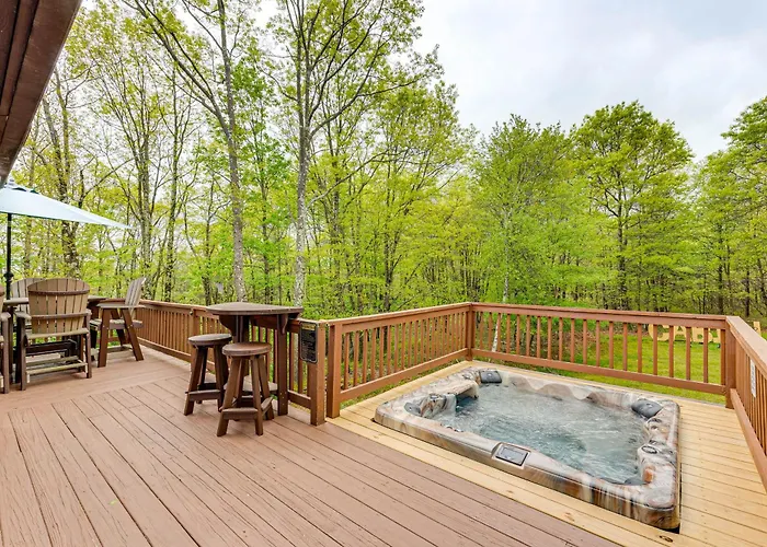 Albrightsville Log Cabin With Hot Tub And Fire Pit!