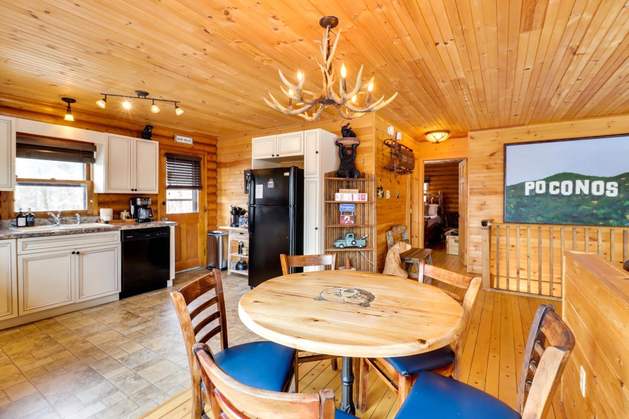 Log With Hot Tub And Fire Pit! *