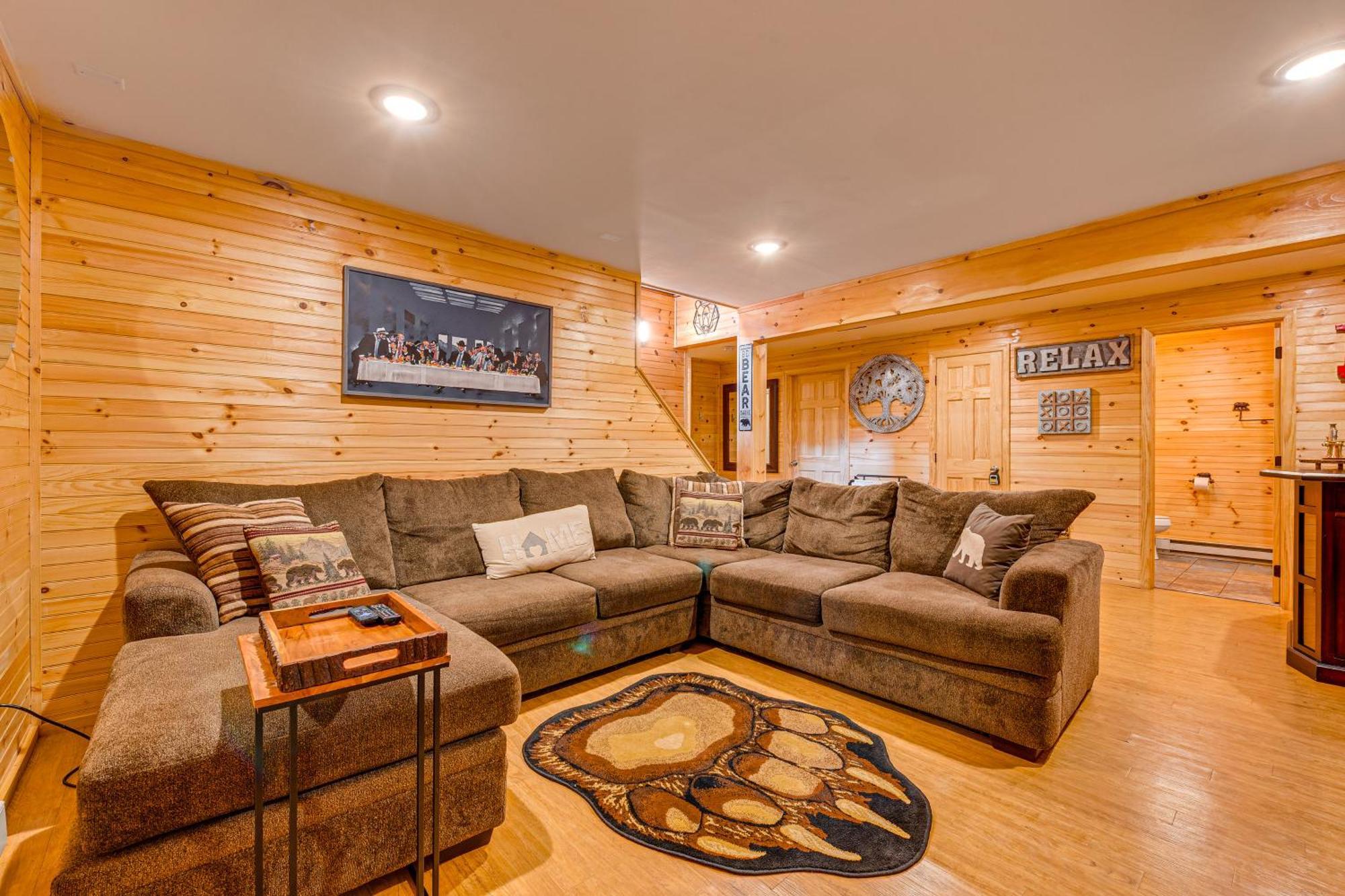 Log With Hot Tub And Fire Pit! *