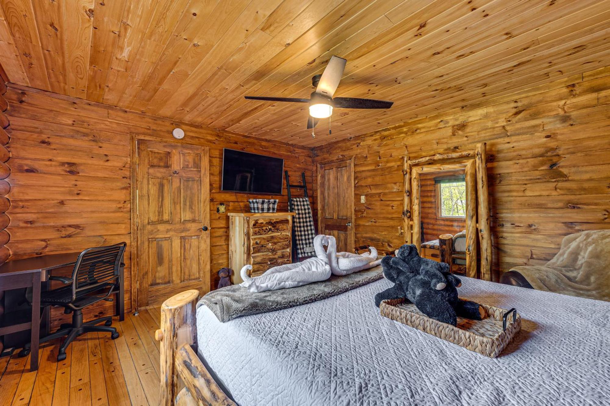 Holiday home Log With Hot Tub And Fire Pit! *