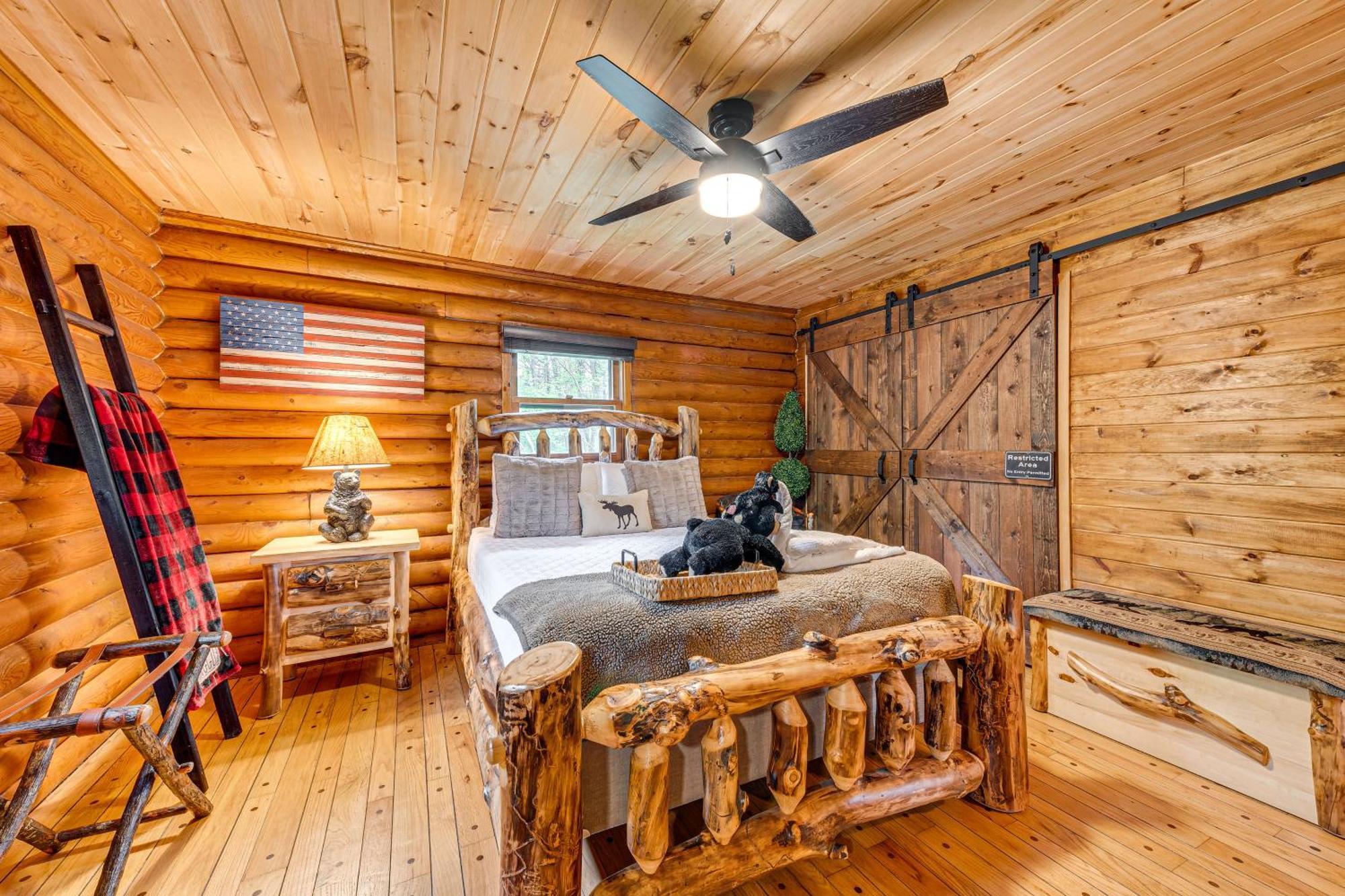 Holiday home Log With Hot Tub And Fire Pit! Albrightsville