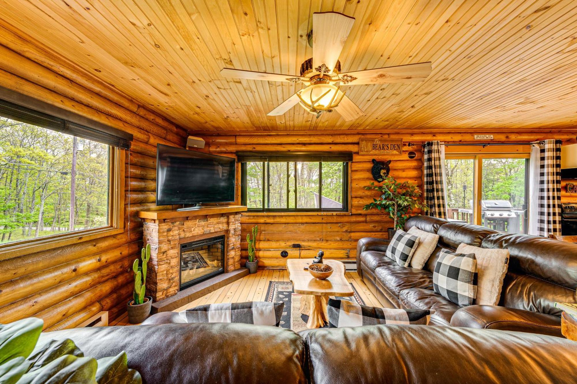 Log With Hot Tub And Fire Pit! Albrightsville