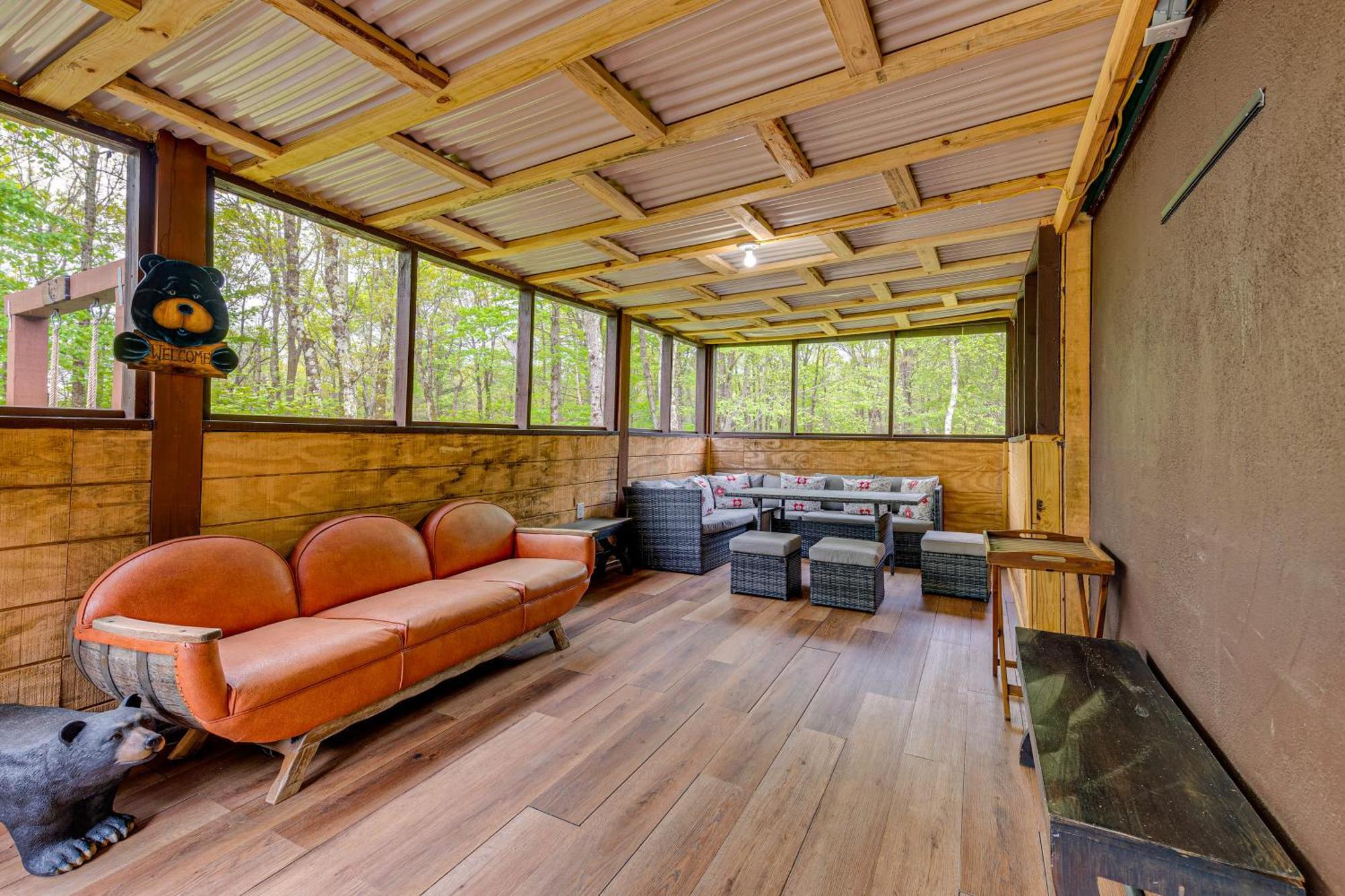 Holiday home Log With Hot Tub And Fire Pit!