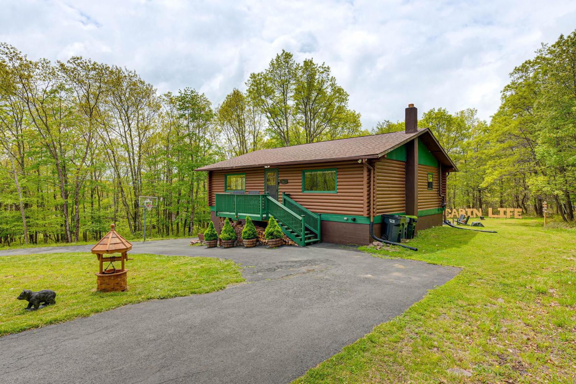 Holiday home Log With Hot Tub And Fire Pit! Albrightsville