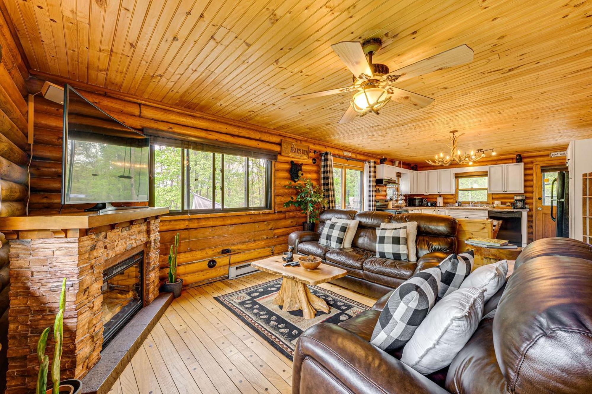 Holiday home Log With Hot Tub And Fire Pit! Albrightsville