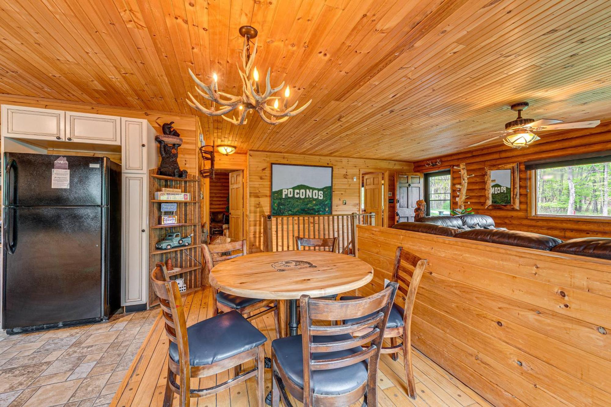 Holiday home Log With Hot Tub And Fire Pit! *