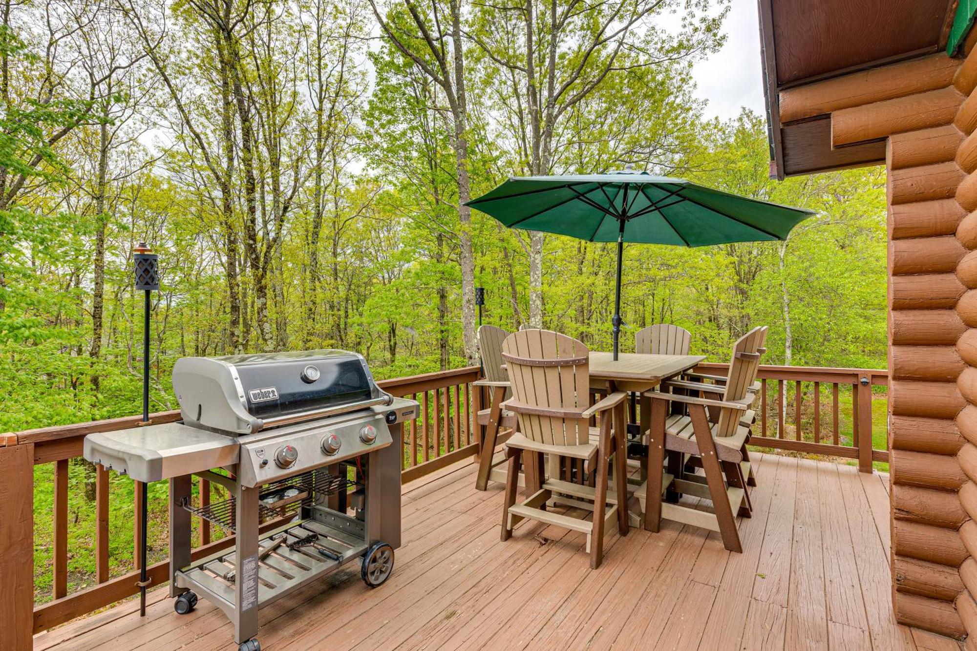 Log With Hot Tub And Fire Pit! * Albrightsville