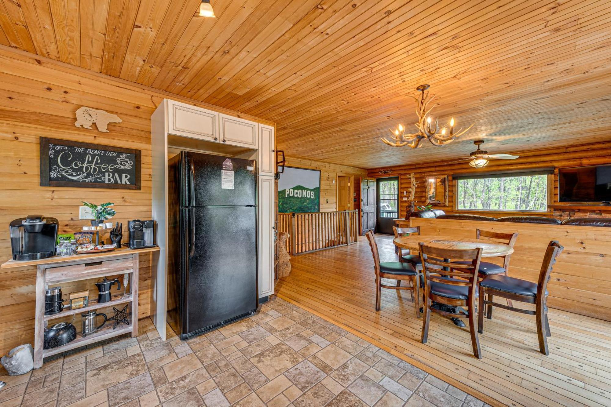 Log With Hot Tub And Fire Pit! *
