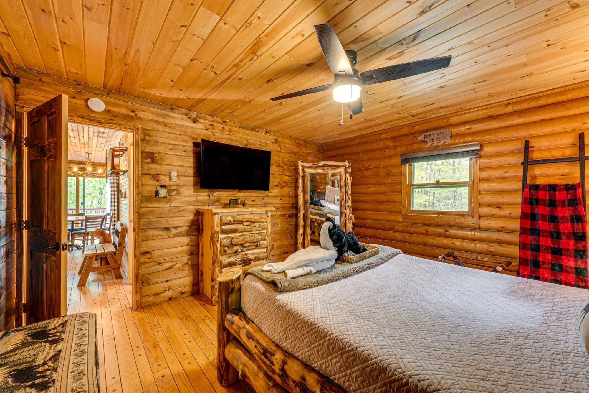 Log With Hot Tub And Fire Pit! * Albrightsville